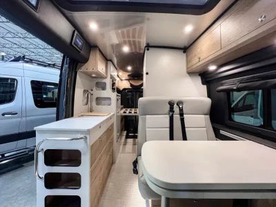 2023 Airstream RANGELINE - Photo 6