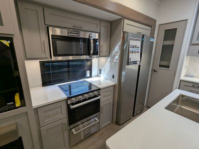 2026 Alliance RV Avenue — photo 10 view