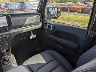 2026 Jeep Wrangler — photo 17 view