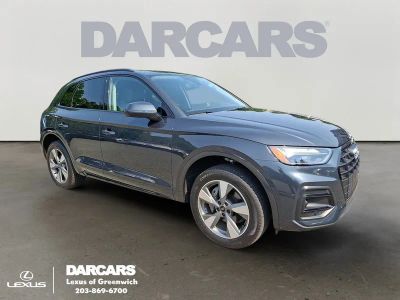 2025 Audi Q5 40 Premium quattro in Manhattan Gray Metallic — front three-quarter view