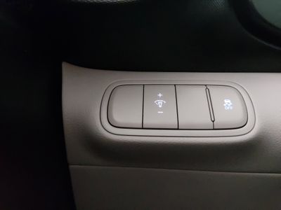 2025 Hyundai Venue — photo 13 view
