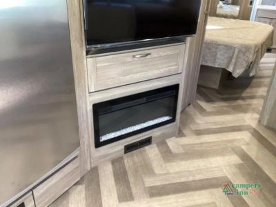 2023 Winnebago Adventurer — photo 26 view