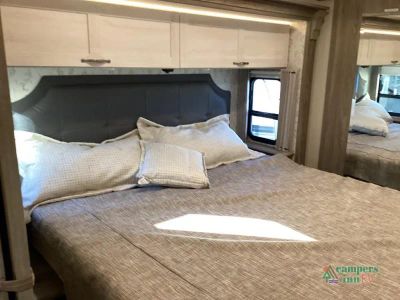 2023 Winnebago Adventurer — photo 32 view