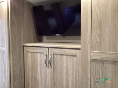 2023 Winnebago Adventurer — photo 34 view
