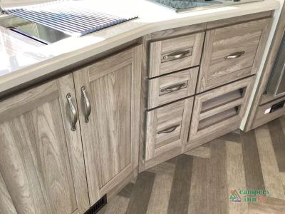 2023 Winnebago Adventurer — photo 20 view