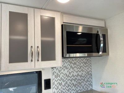 2023 Winnebago Adventurer — photo 21 view
