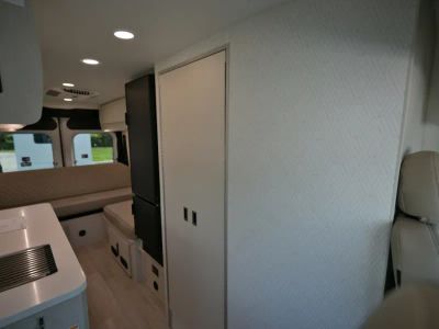 2027 Thor Motor Coach TELLARO — photo 12 view