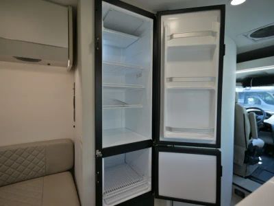 2027 Thor Motor Coach TELLARO — photo 16 view