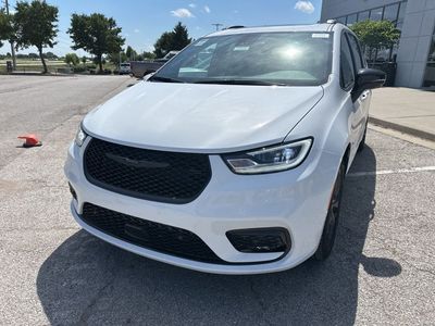2025 Chrysler Pacifica — rear three-quarter view