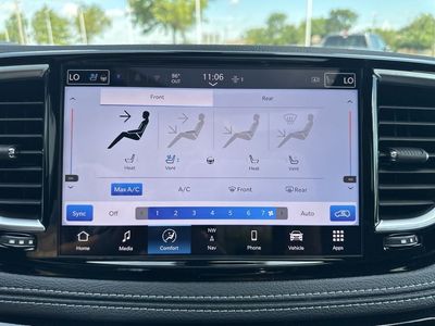 2025 Chrysler Pacifica — photo 15 view