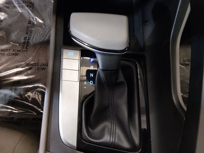 2024 Hyundai Elantra - Photo 19