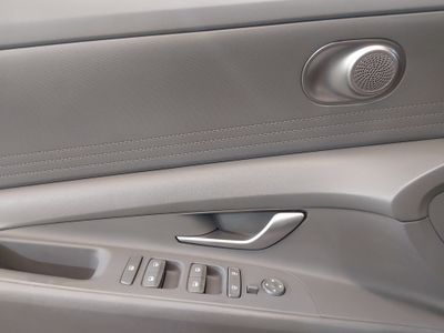 2024 Hyundai Elantra - Photo 18