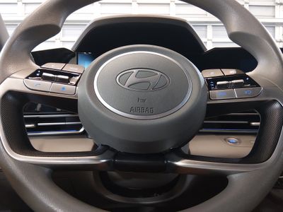 2024 Hyundai Elantra - Photo 12