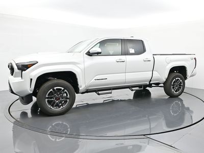 2025 Toyota Tacoma - Photo 2