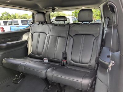 2026 Jeep Grand Wagoneer — photo 15 view