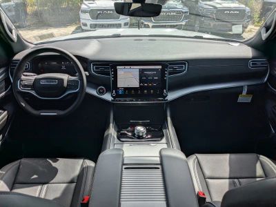 2026 Jeep Grand Wagoneer — photo 17 view