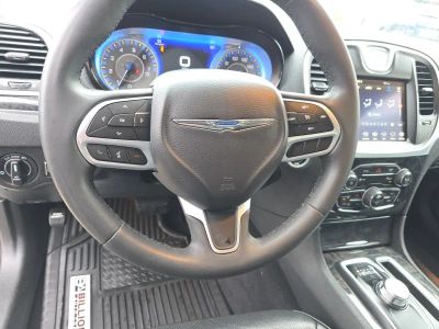 2023 Chrysler 300 — photo 12 view