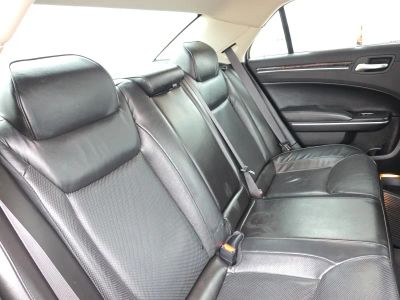 2023 Chrysler 300 — photo 14 view