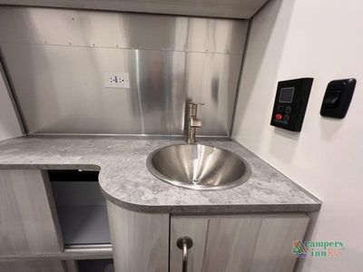 2025 Airstream International - Photo 29
