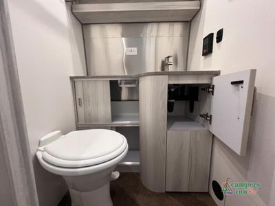 2025 Airstream International - Photo 27