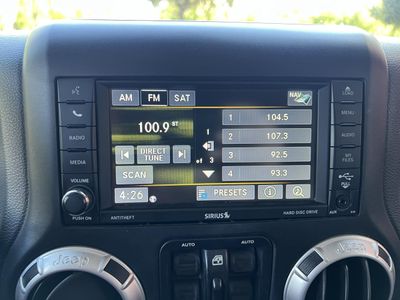 2015 Jeep Wrangler-Unlimited — photo 15 view