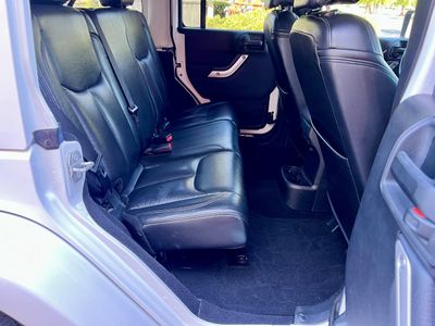 2015 Jeep Wrangler-Unlimited — photo 9 view