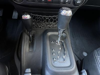 2015 Jeep Wrangler-Unlimited — photo 19 view