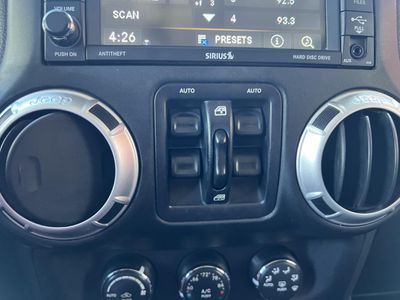 2015 Jeep Wrangler-Unlimited — photo 16 view