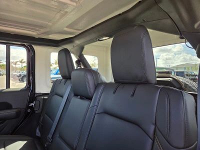 2026 Jeep Wrangler — photo 7 view