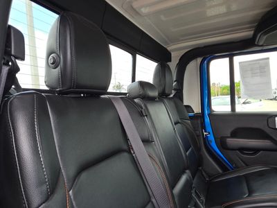 2022 Jeep Gladiator — photo 14 view