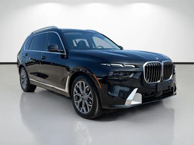 2023 BMW X7 xDrive40i in Black — front three-quarter view