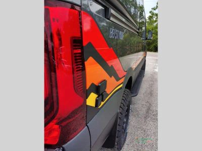 2027 Storyteller Overland Storyteller Overland — photo 8 view