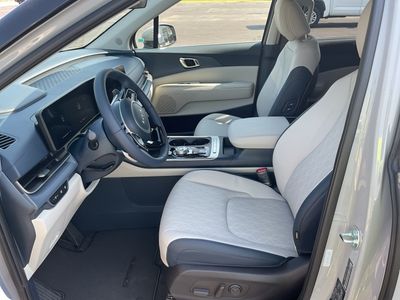 2026 Kia Carnival Hybrid — photo 12 view