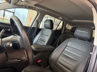 2022 GMC Terrain Denali — photo 13 view