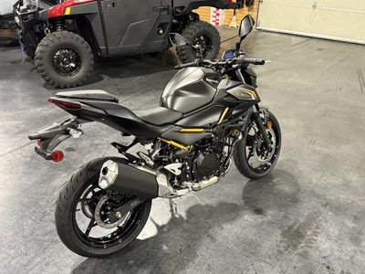 2026 Kawasaki Z500 ABS — interior view