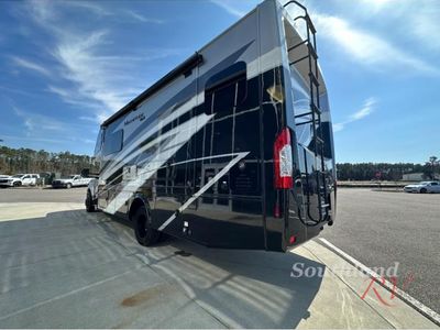 2024 Thor Motor Coach Magnitude - Photo 6
