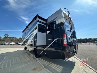2024 Thor Motor Coach Magnitude - Photo 7