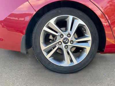 2017 Hyundai Elantra — photo 30 view