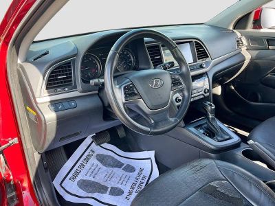 2017 Hyundai Elantra — photo 9 view