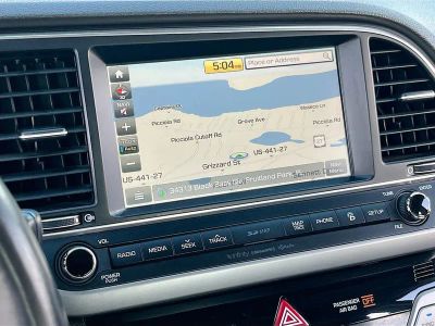 2017 Hyundai Elantra — photo 13 view