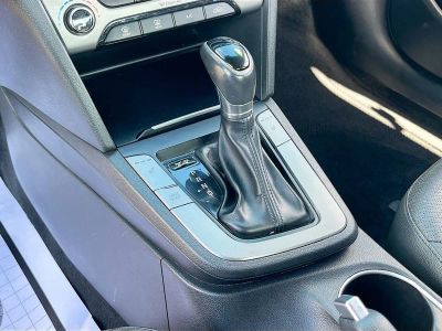 2017 Hyundai Elantra — photo 17 view