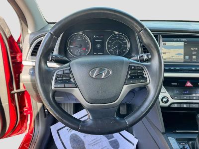 2017 Hyundai Elantra — photo 11 view