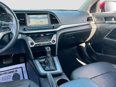 2017 Hyundai Elantra — photo 24 view