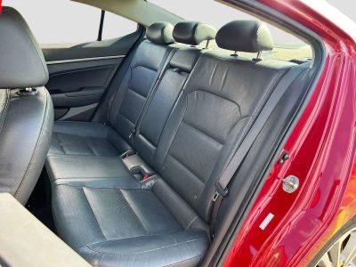 2017 Hyundai Elantra — photo 25 view