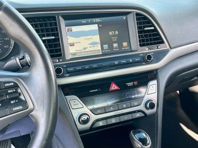 2017 Hyundai Elantra — photo 15 view