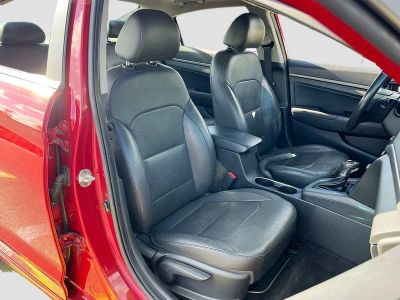 2017 Hyundai Elantra — photo 28 view