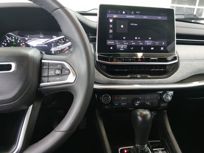2024 Jeep Compass — photo 18 view
