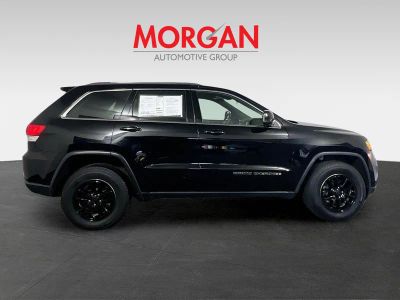 2019 Jeep Grand Cherokee — side profile view