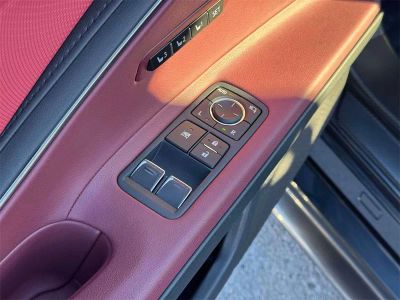 2022 Lexus LC - Photo 17