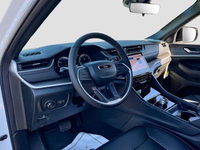 2025 Jeep Grand Cherokee — photo 9 view